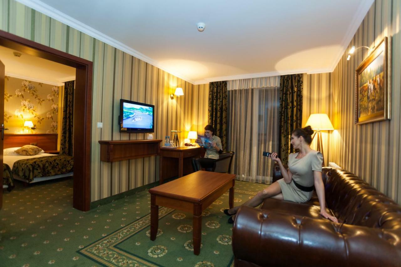 Hotel Albatros Serwy Buitenkant foto